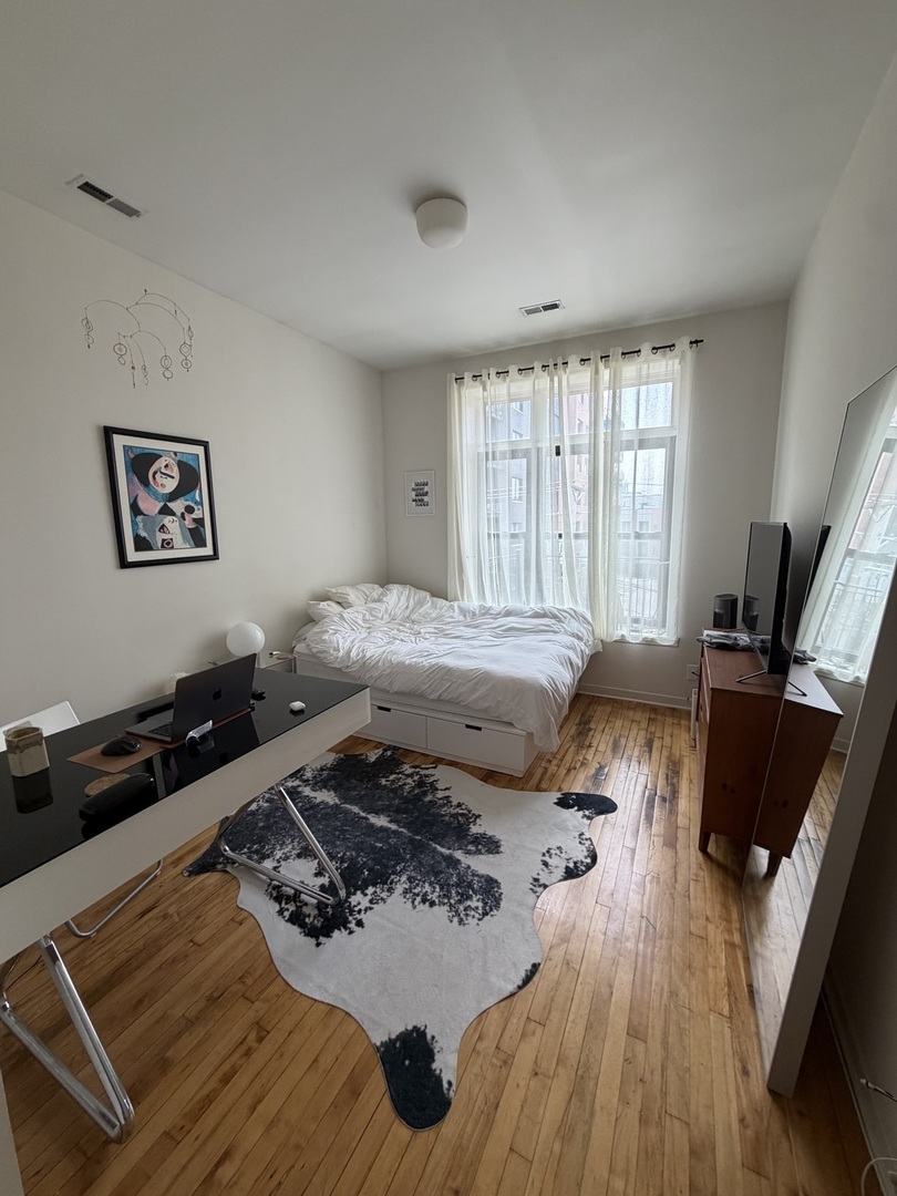 1270 N Milwaukee Avenue Unit: 3