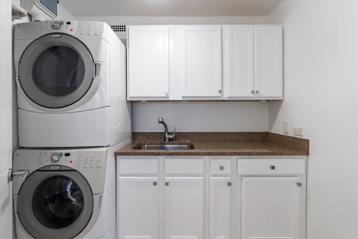 1560 N Sandburg Terrace Unit: 4301-4303