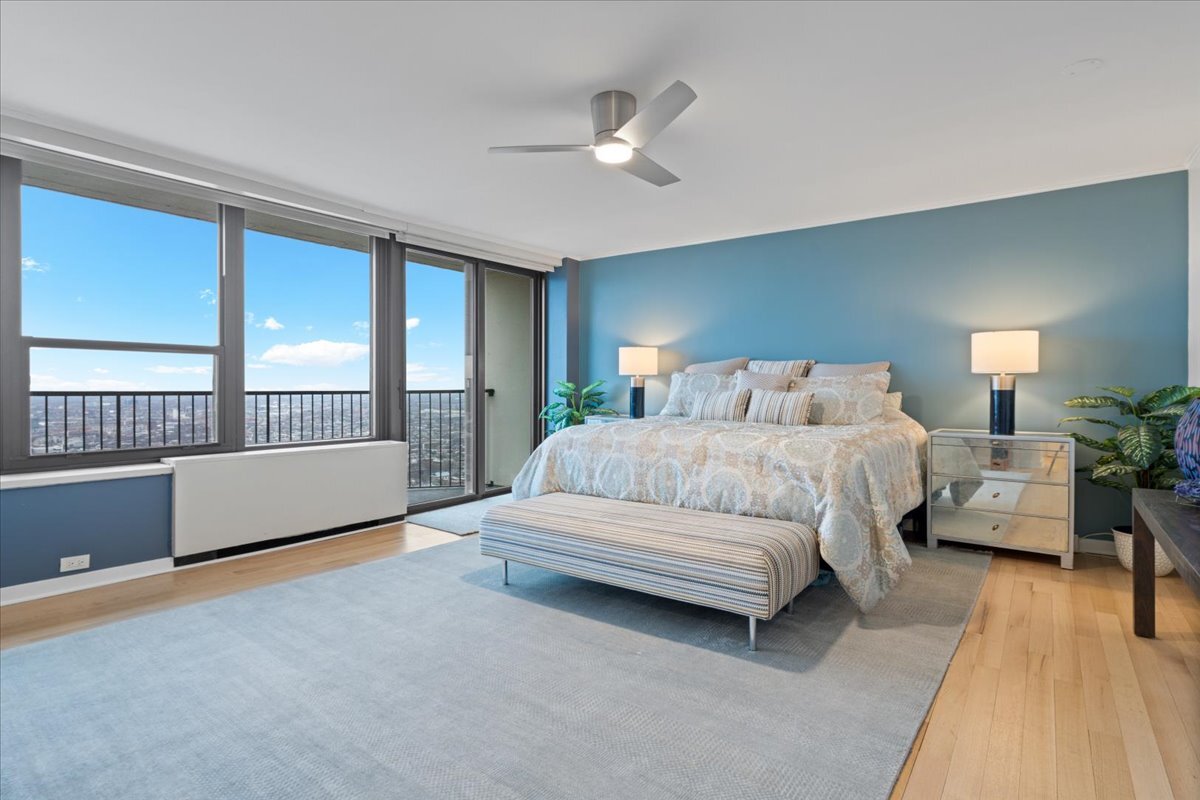 1560 N Sandburg Terrace Unit: 4301-4303