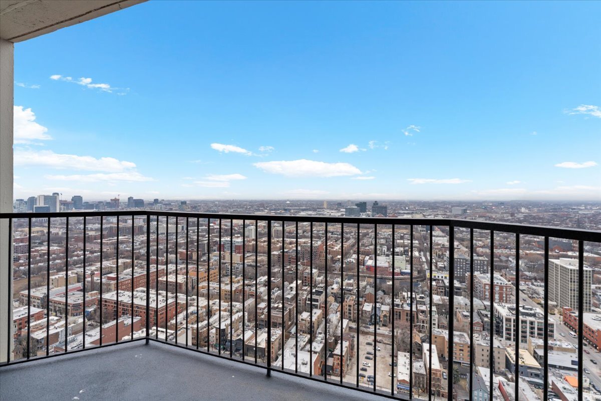 1560 N Sandburg Terrace Unit: 4301-4303