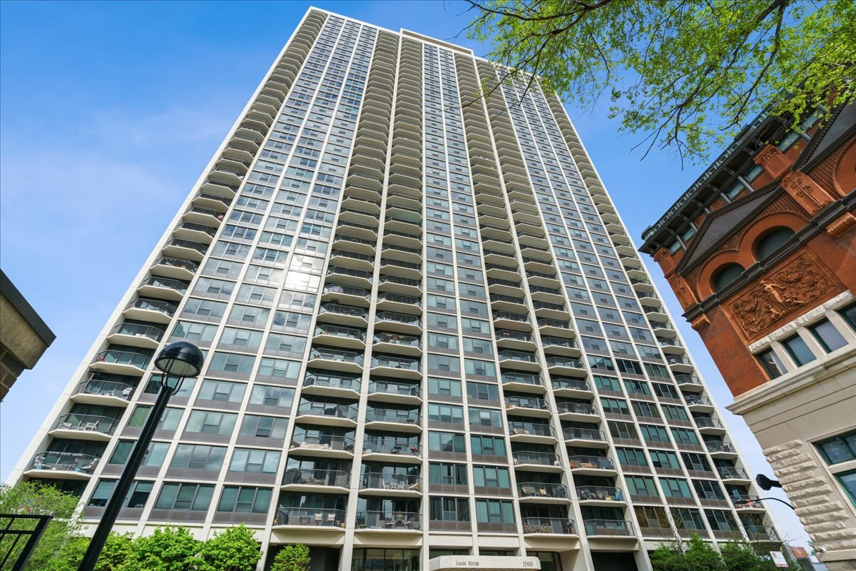1560 N Sandburg Terrace Unit: 4301-4303