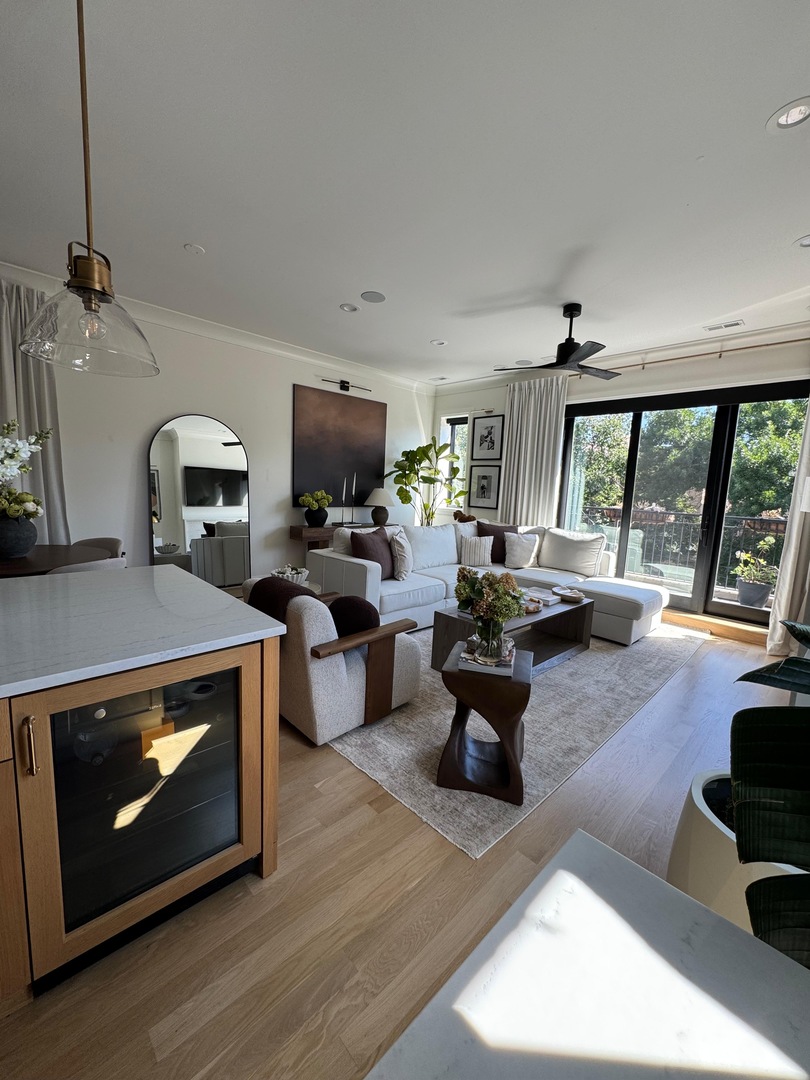 2650 N Racine Avenue Unit: 3