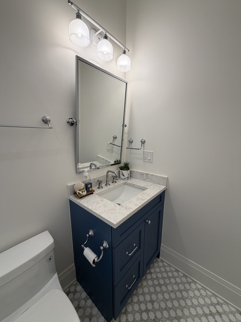 2650 N Racine Avenue Unit: 3