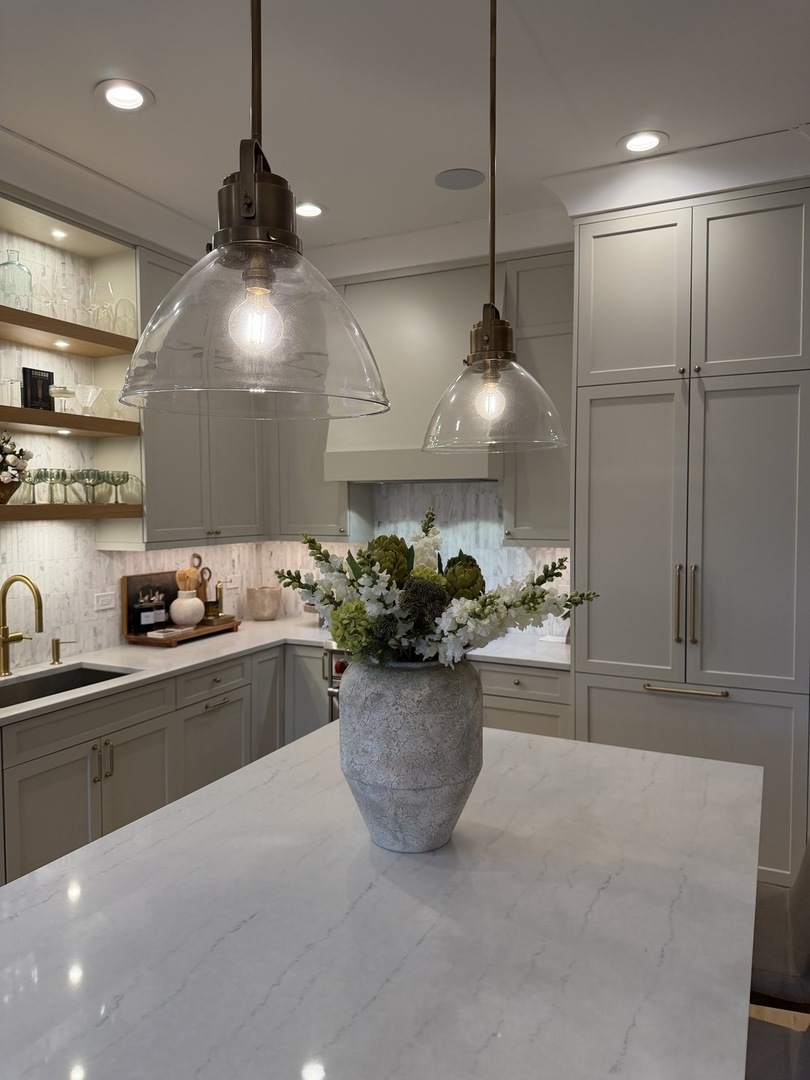 2650 N Racine Avenue Unit: 3