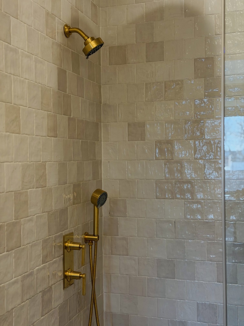 2650 N Racine Avenue Unit: 3