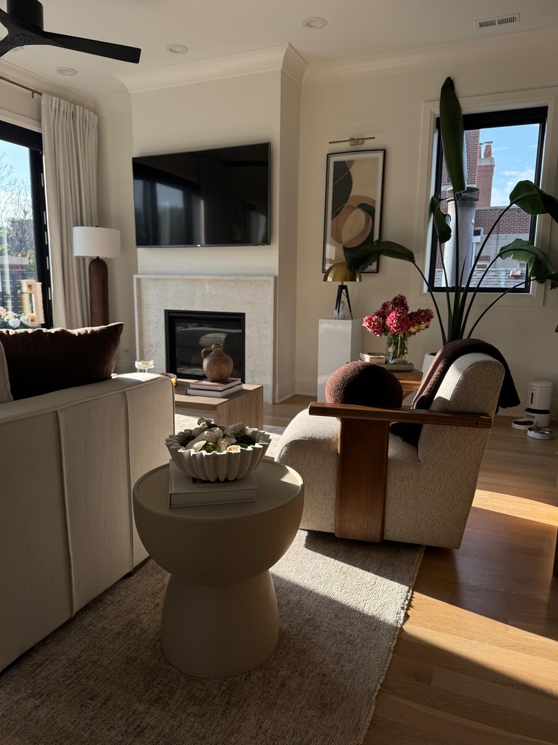 2650 N Racine Avenue Unit: 3