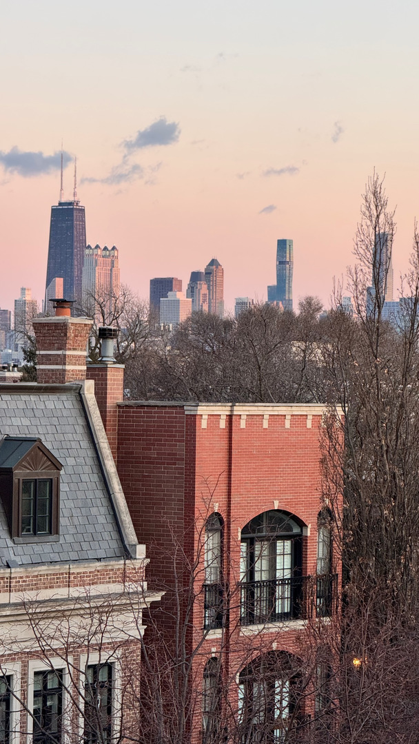 2650 N Racine Avenue Unit: 3