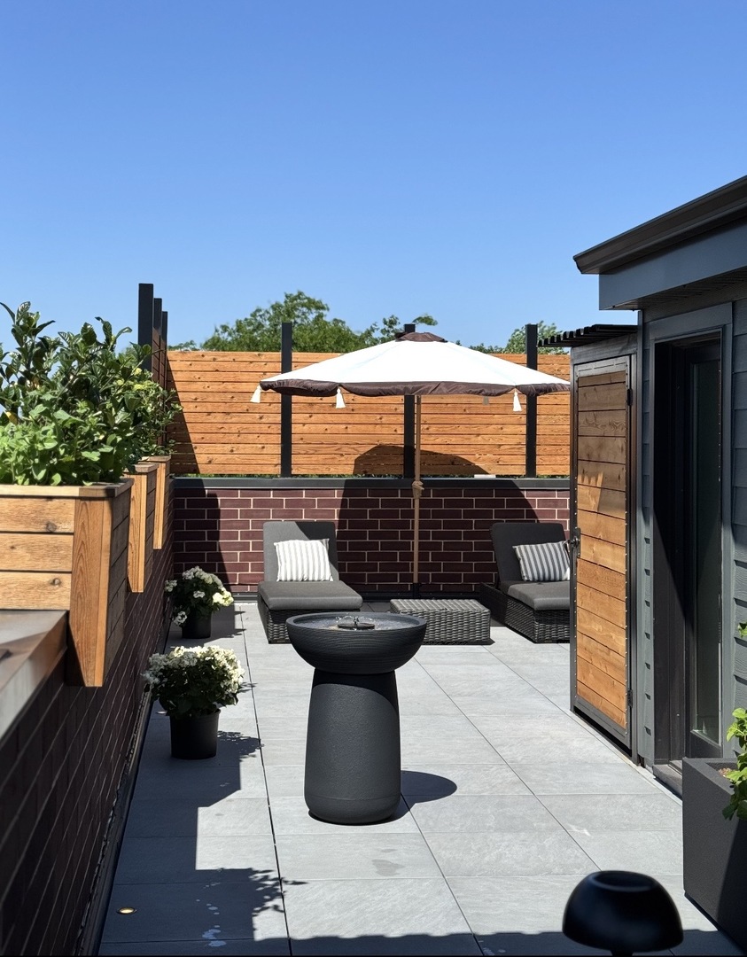 2650 N Racine Avenue Unit: 3