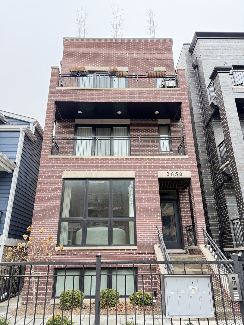 2650 N Racine Avenue Unit: 3