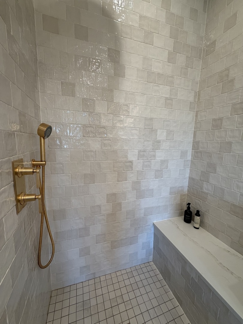 2650 N Racine Avenue Unit: 3