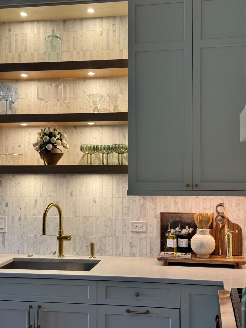 2650 N Racine Avenue Unit: 3