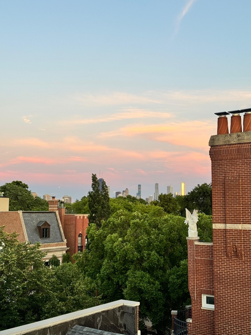 2650 N Racine Avenue Unit: 3