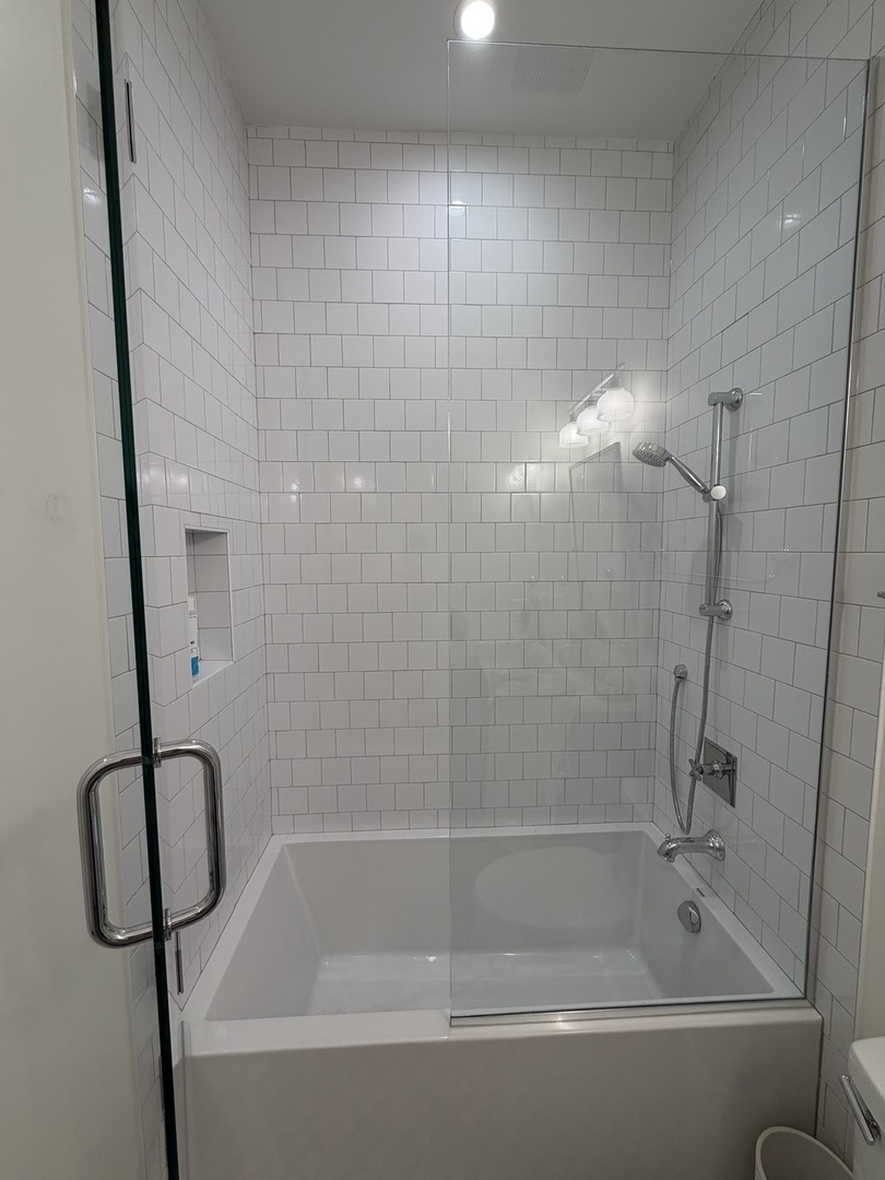 2650 N Racine Avenue Unit: 3