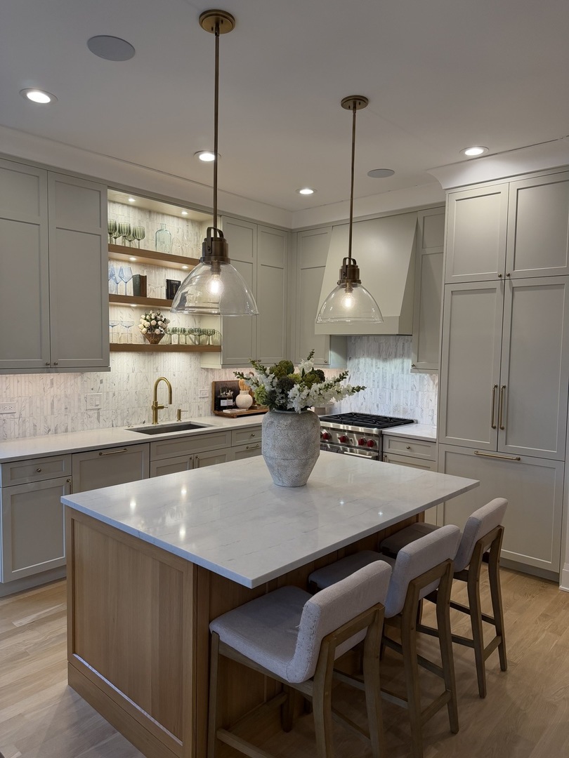 2650 N Racine Avenue Unit: 3