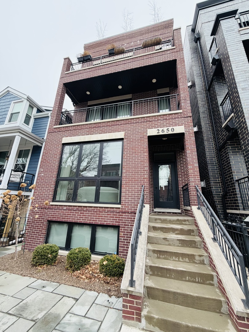 2650 N Racine Avenue Unit: 3
