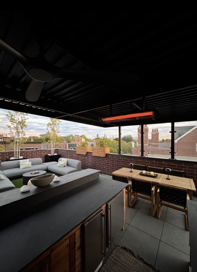 2650 N Racine Avenue Unit: 3