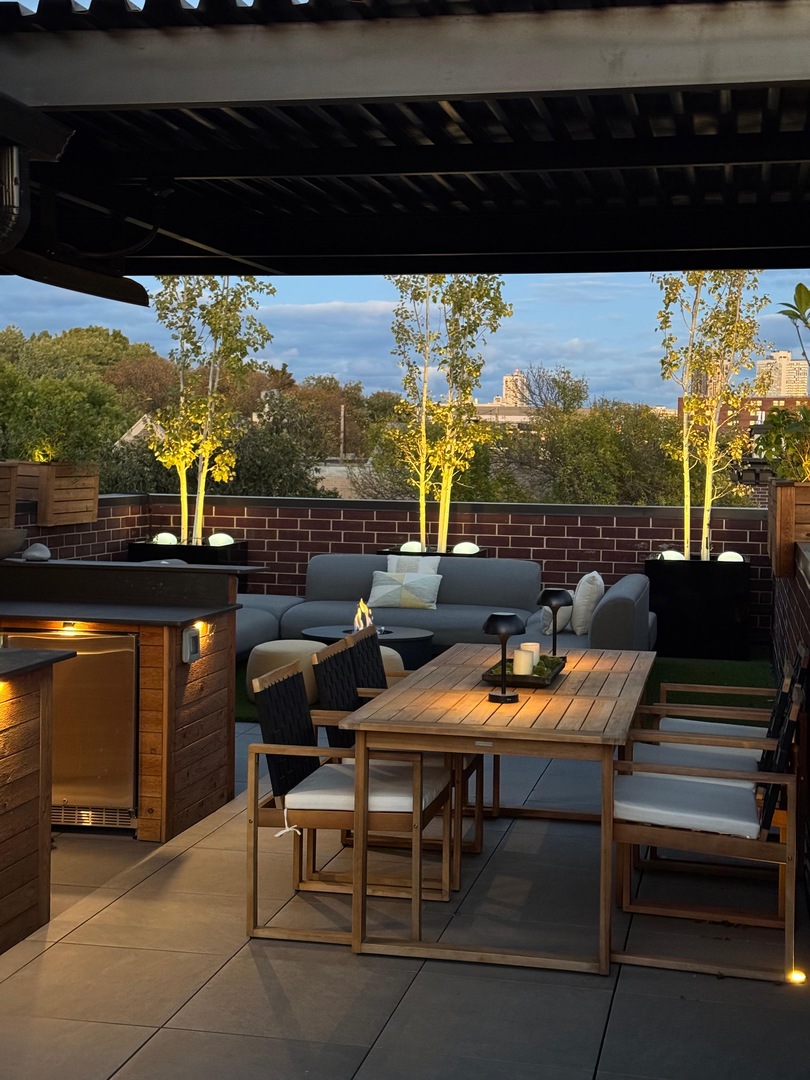 2650 N Racine Avenue Unit: 3