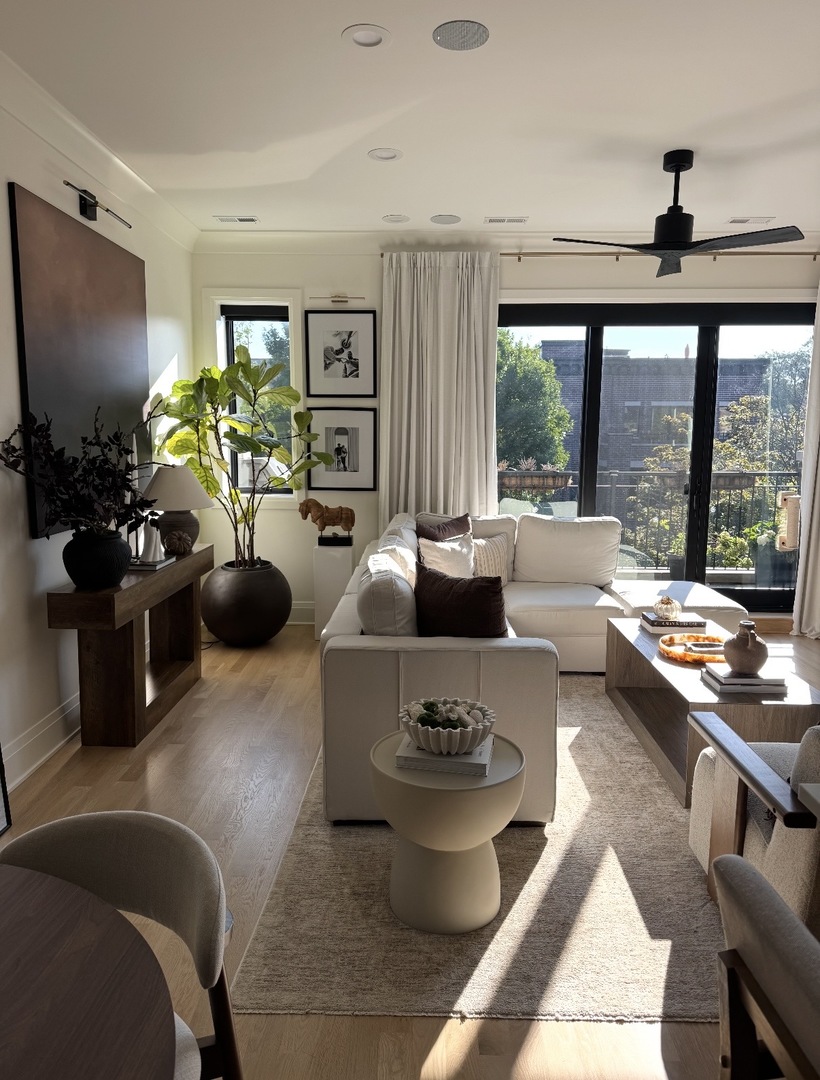 2650 N Racine Avenue Unit: 3