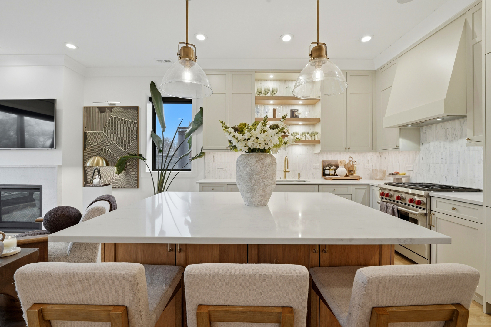 2650 N Racine Avenue Unit: 3