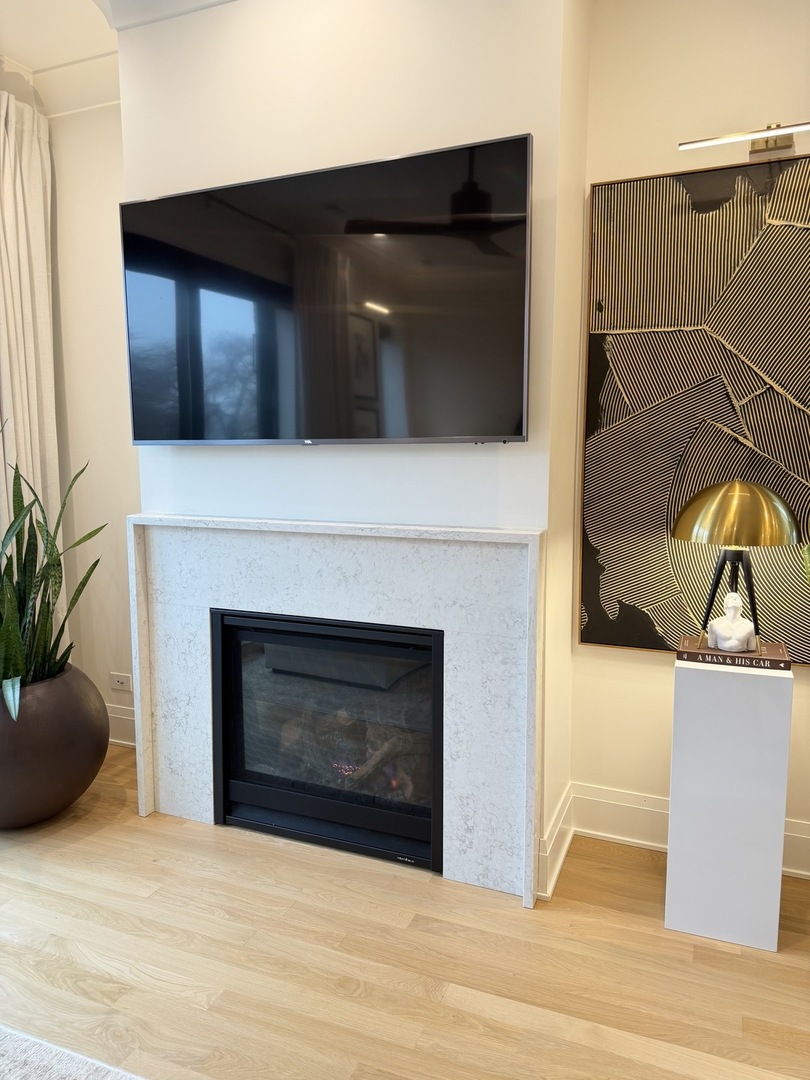 2650 N Racine Avenue Unit: 3