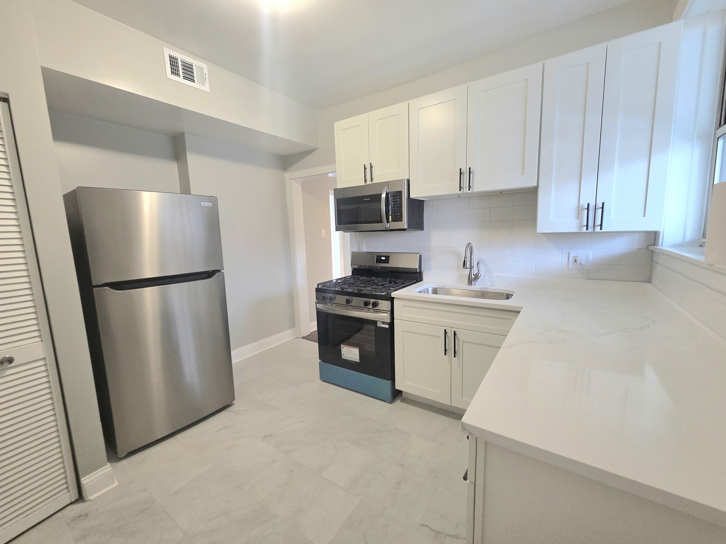 2316 W Byron Street Unit: 2