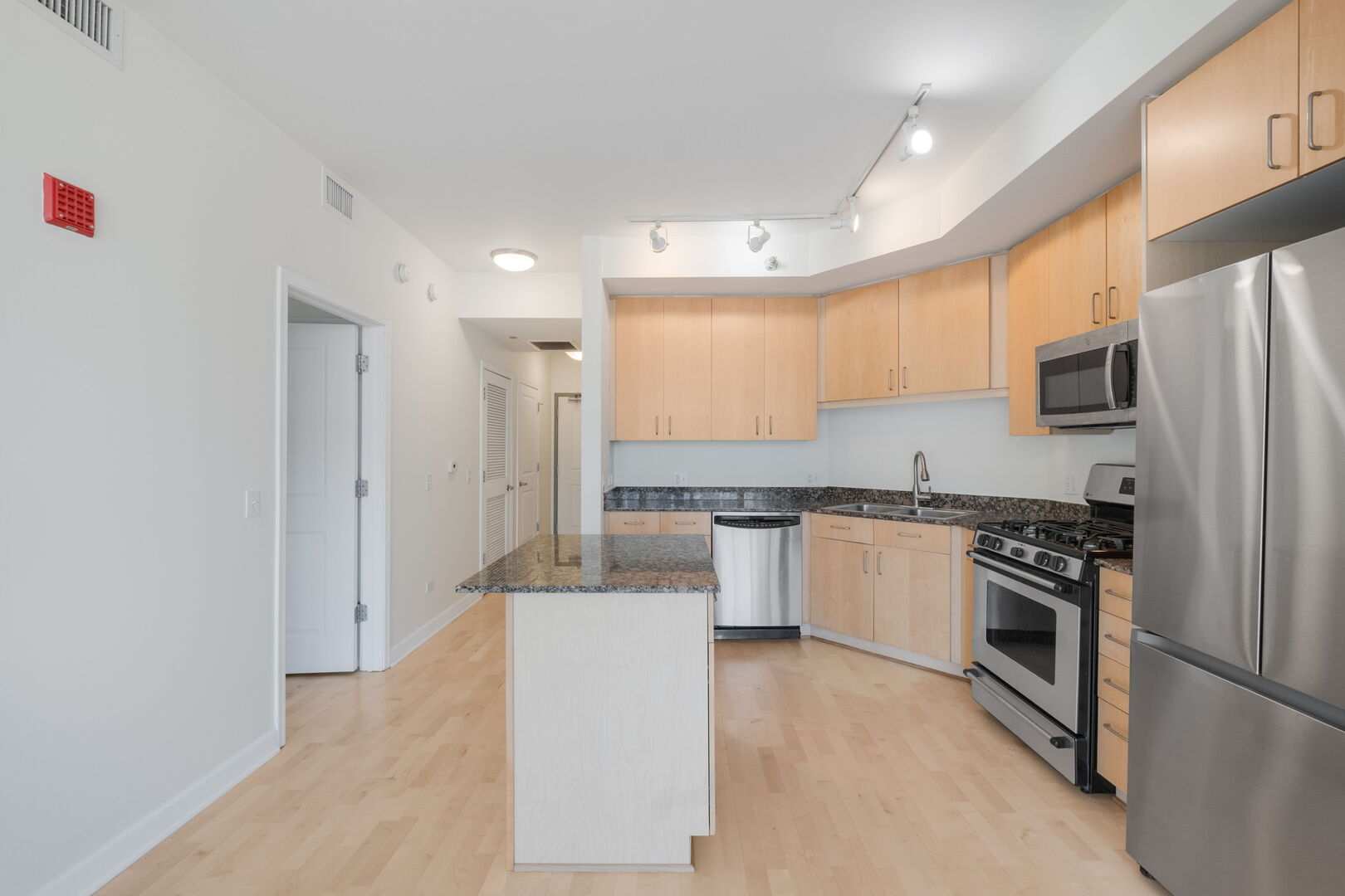 720 W RANDOLPH Street Unit: 905