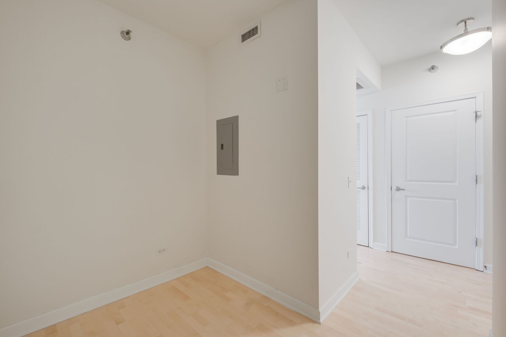 720 W RANDOLPH Street Unit: 905