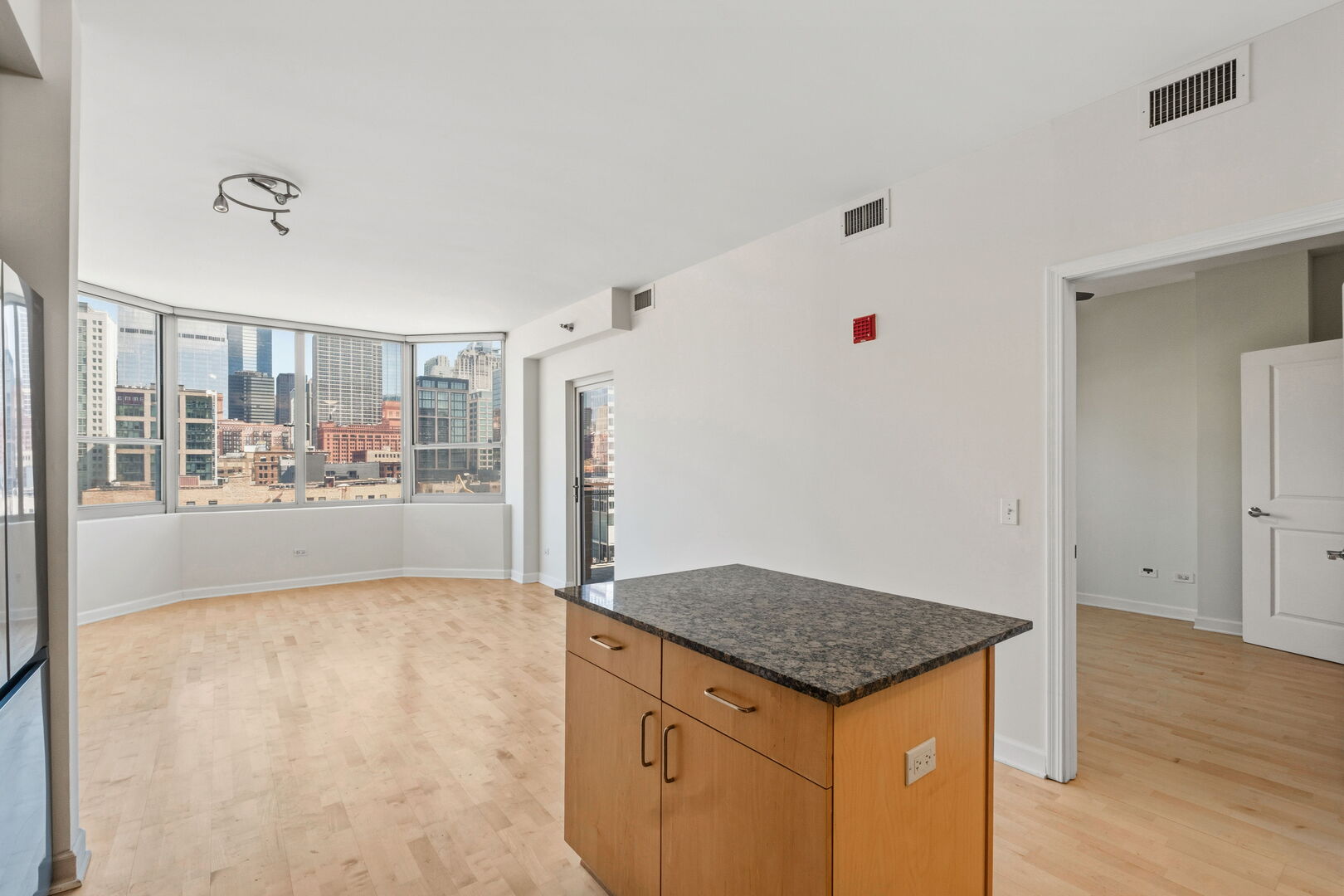 720 W RANDOLPH Street Unit: 905