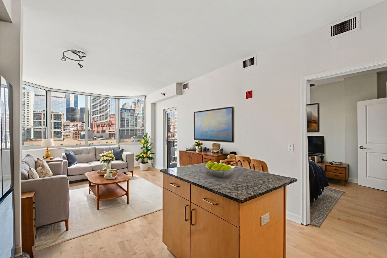720 W RANDOLPH Street Unit: 905