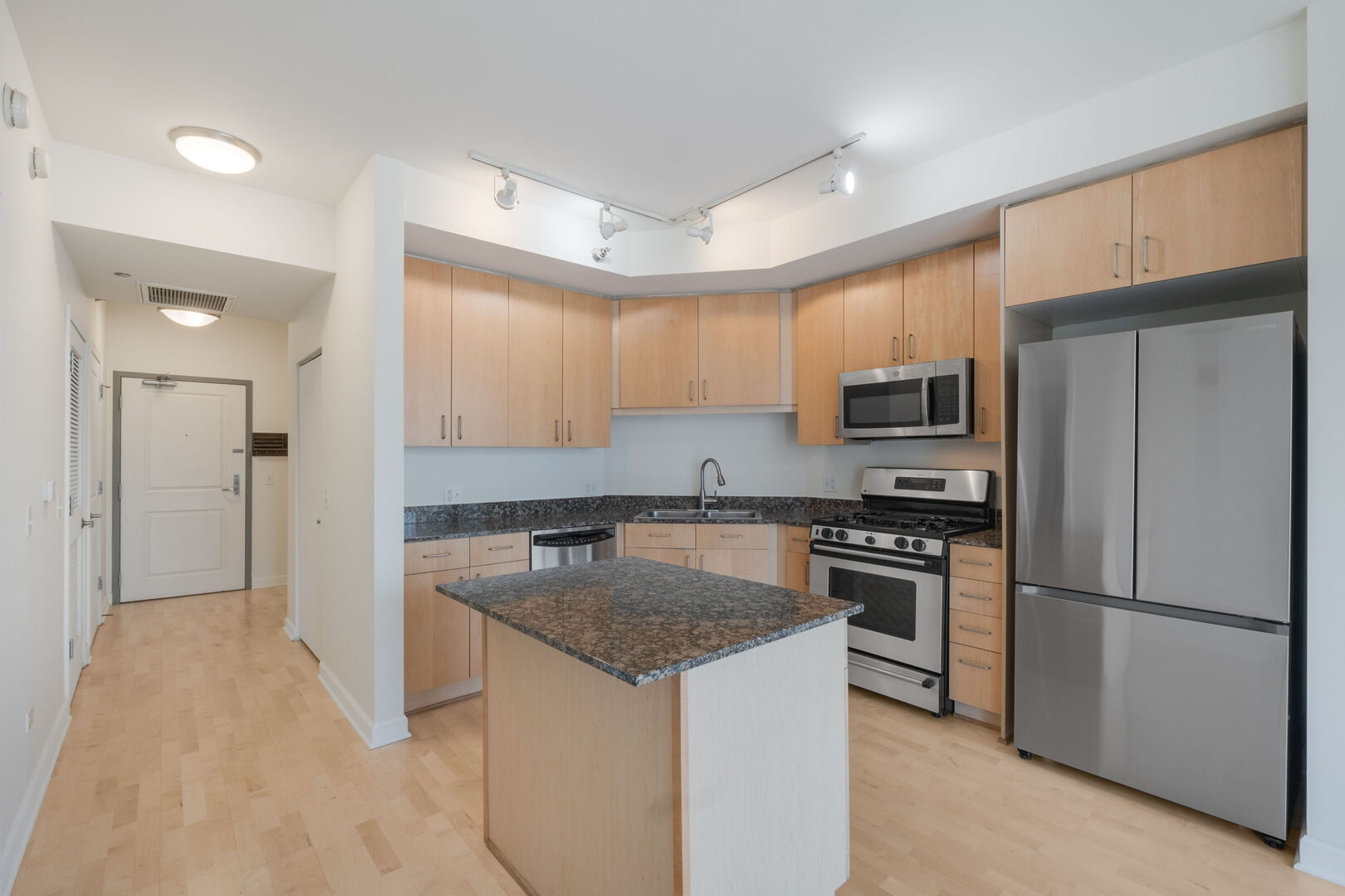 720 W RANDOLPH Street Unit: 905