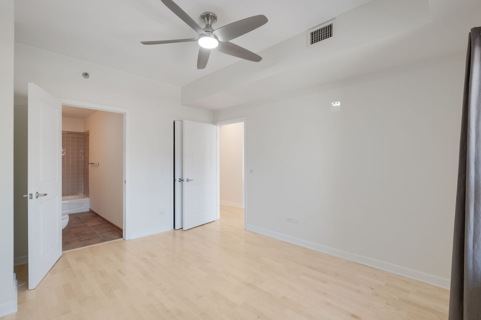 720 W RANDOLPH Street Unit: 905