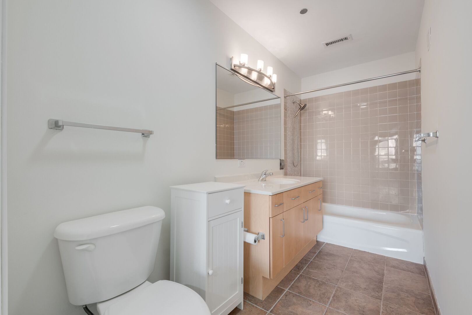 720 W RANDOLPH Street Unit: 905
