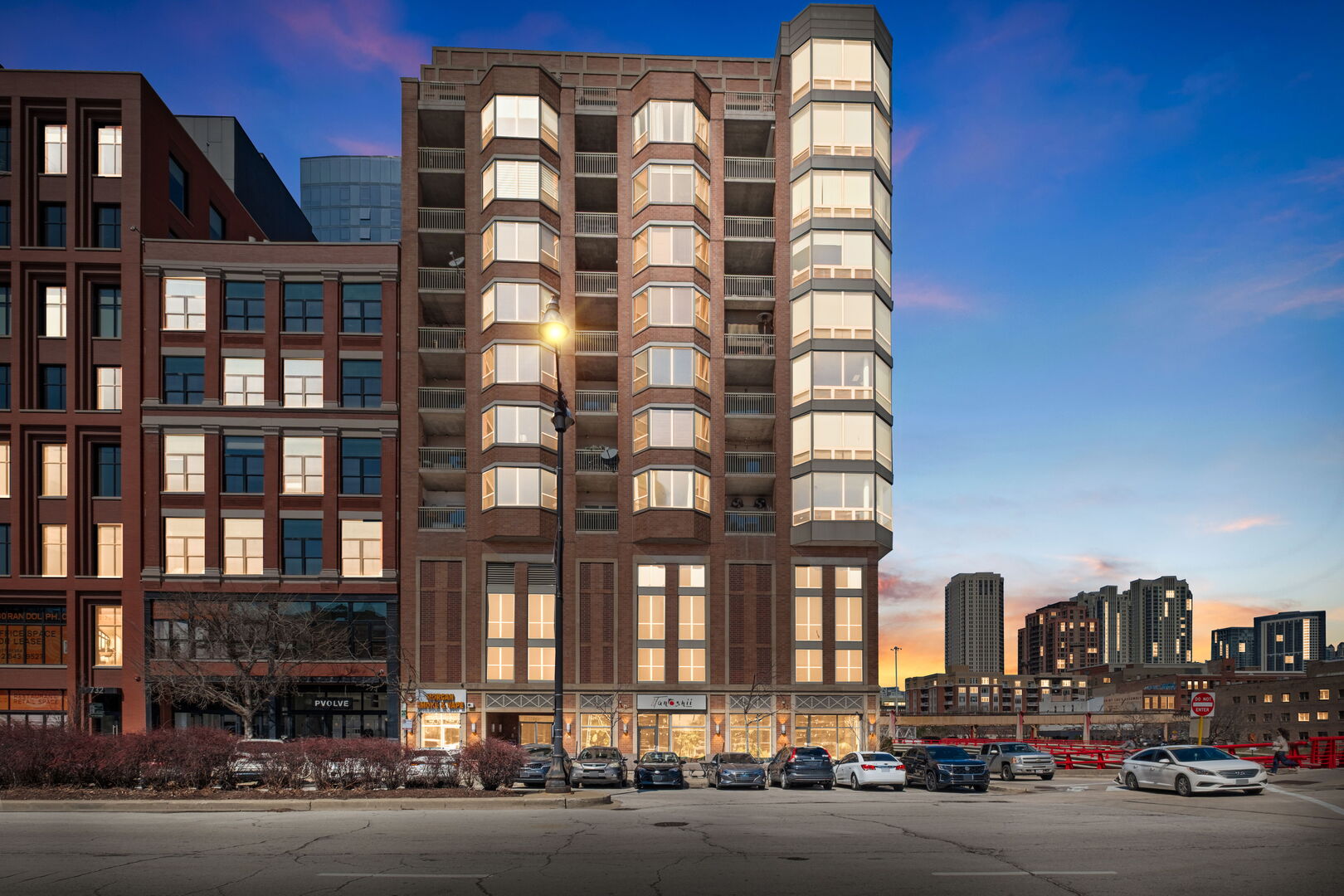 720 W RANDOLPH Street Unit: 905