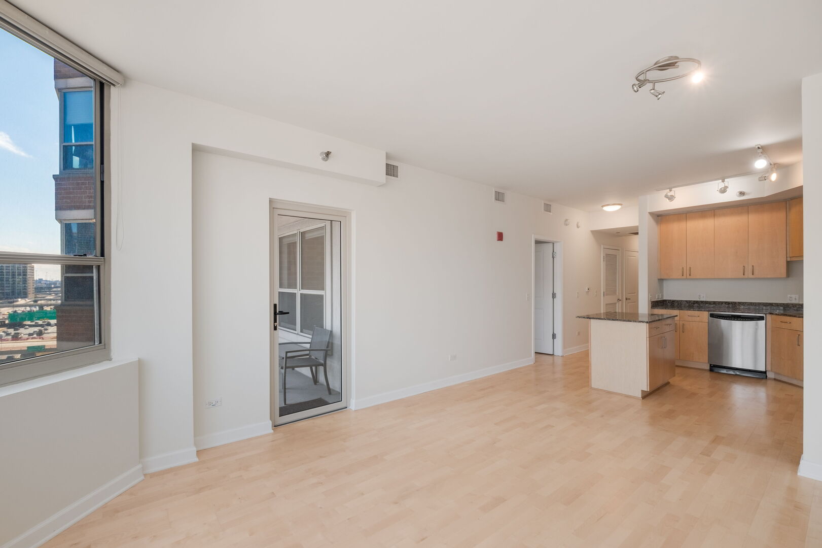 720 W RANDOLPH Street Unit: 905