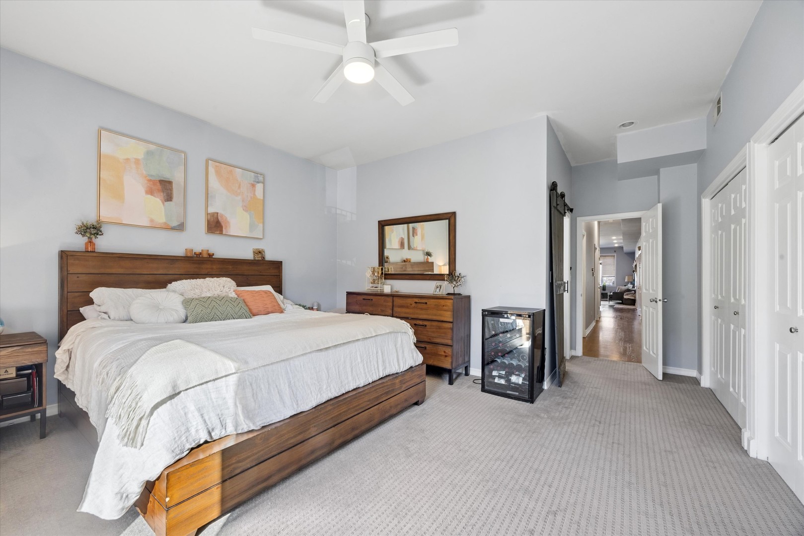 323 W SCHILLER Street Unit: 2W