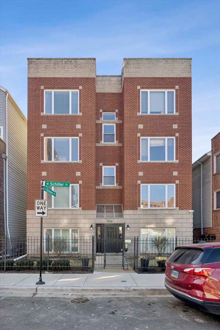 323 W SCHILLER Street Unit: 2W