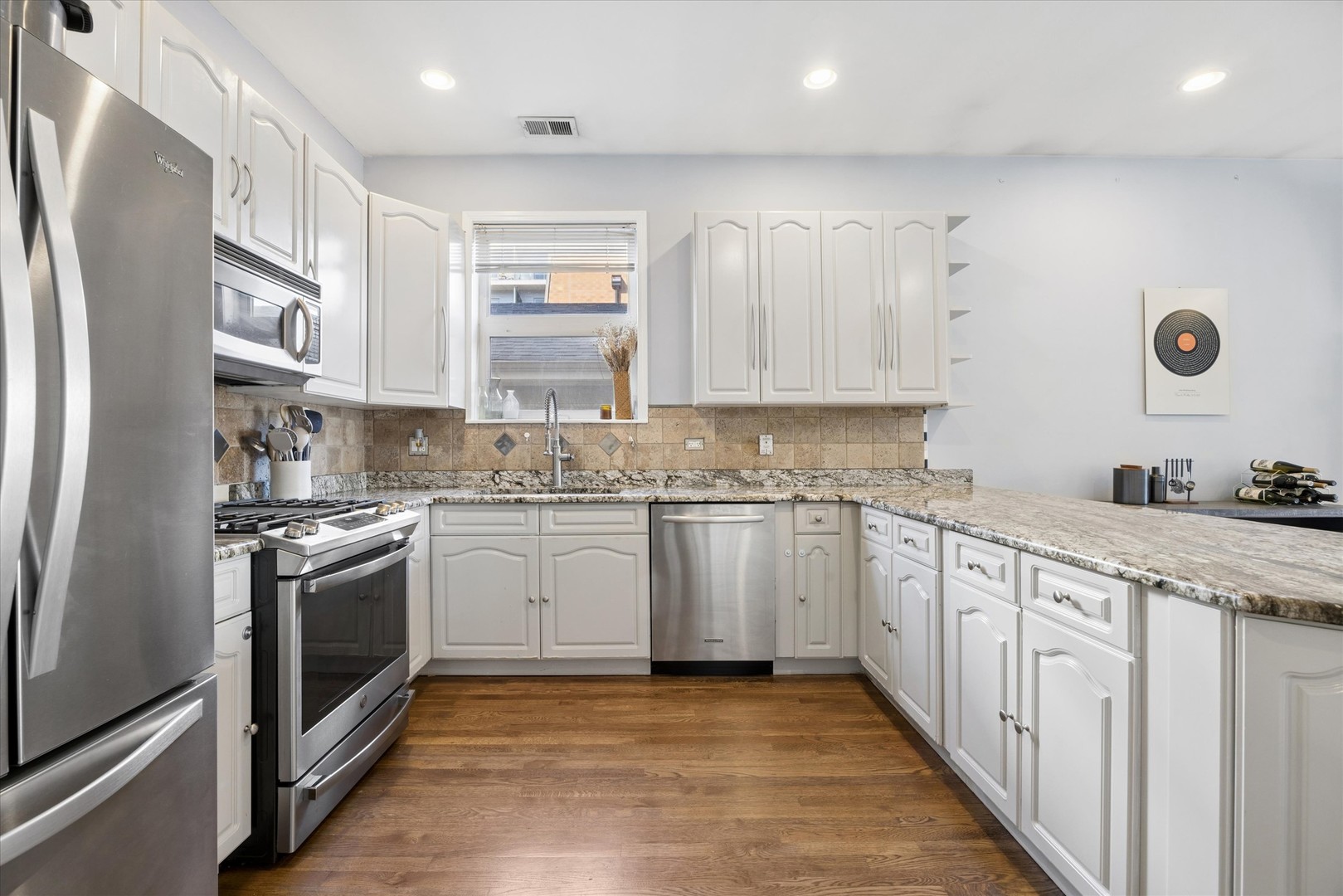 323 W SCHILLER Street Unit: 2W