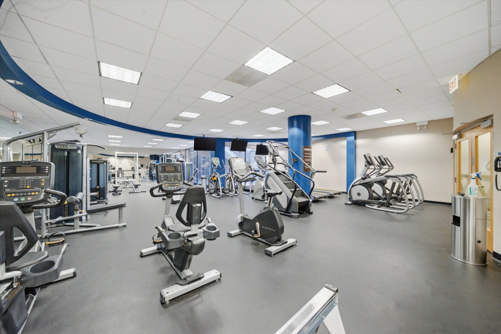 260 E Chestnut Street Unit: 2010
