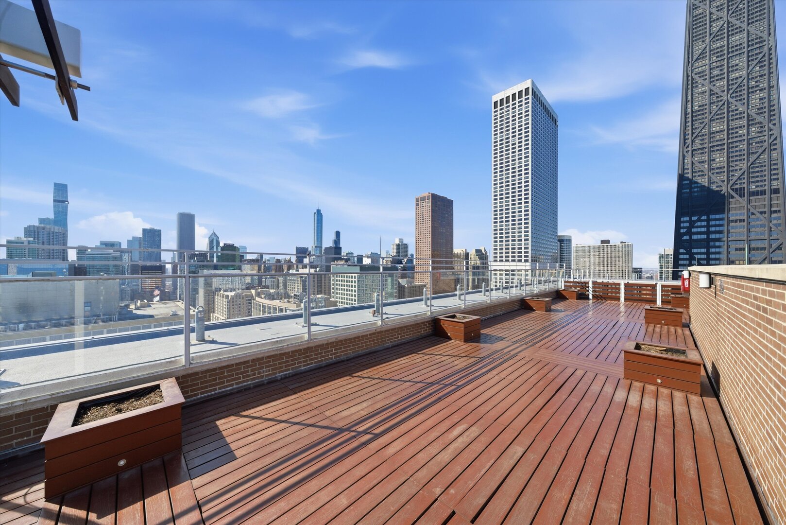 260 E Chestnut Street Unit: 2010