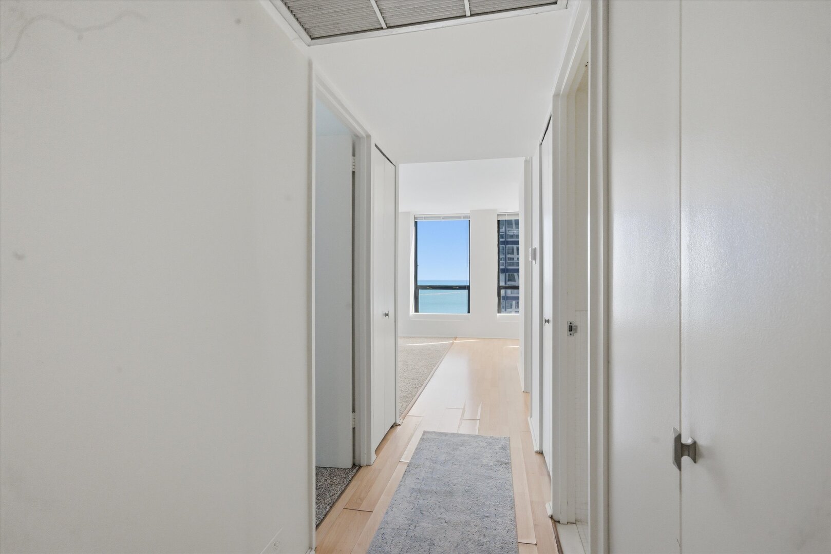 260 E Chestnut Street Unit: 2010