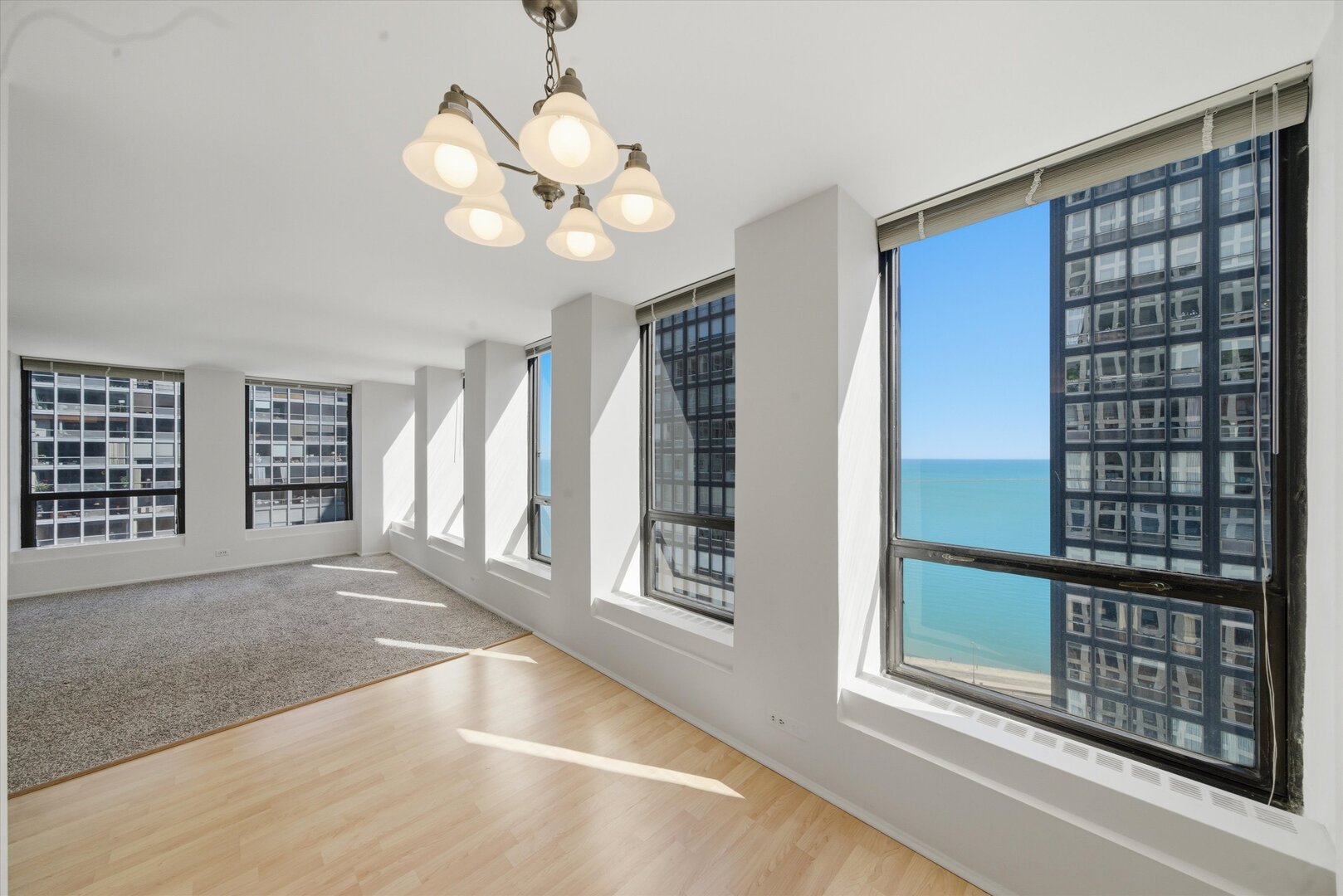 260 E Chestnut Street Unit: 2010
