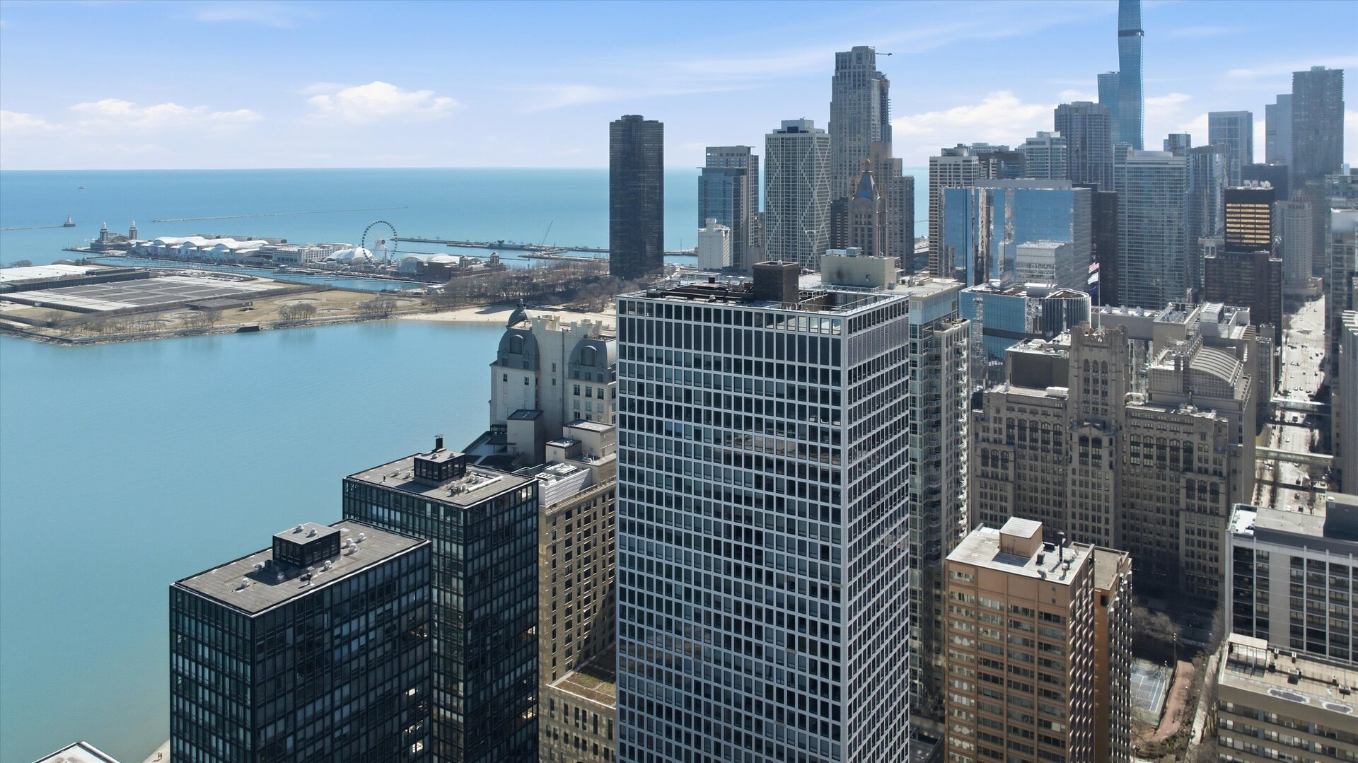 260 E Chestnut Street Unit: 2010
