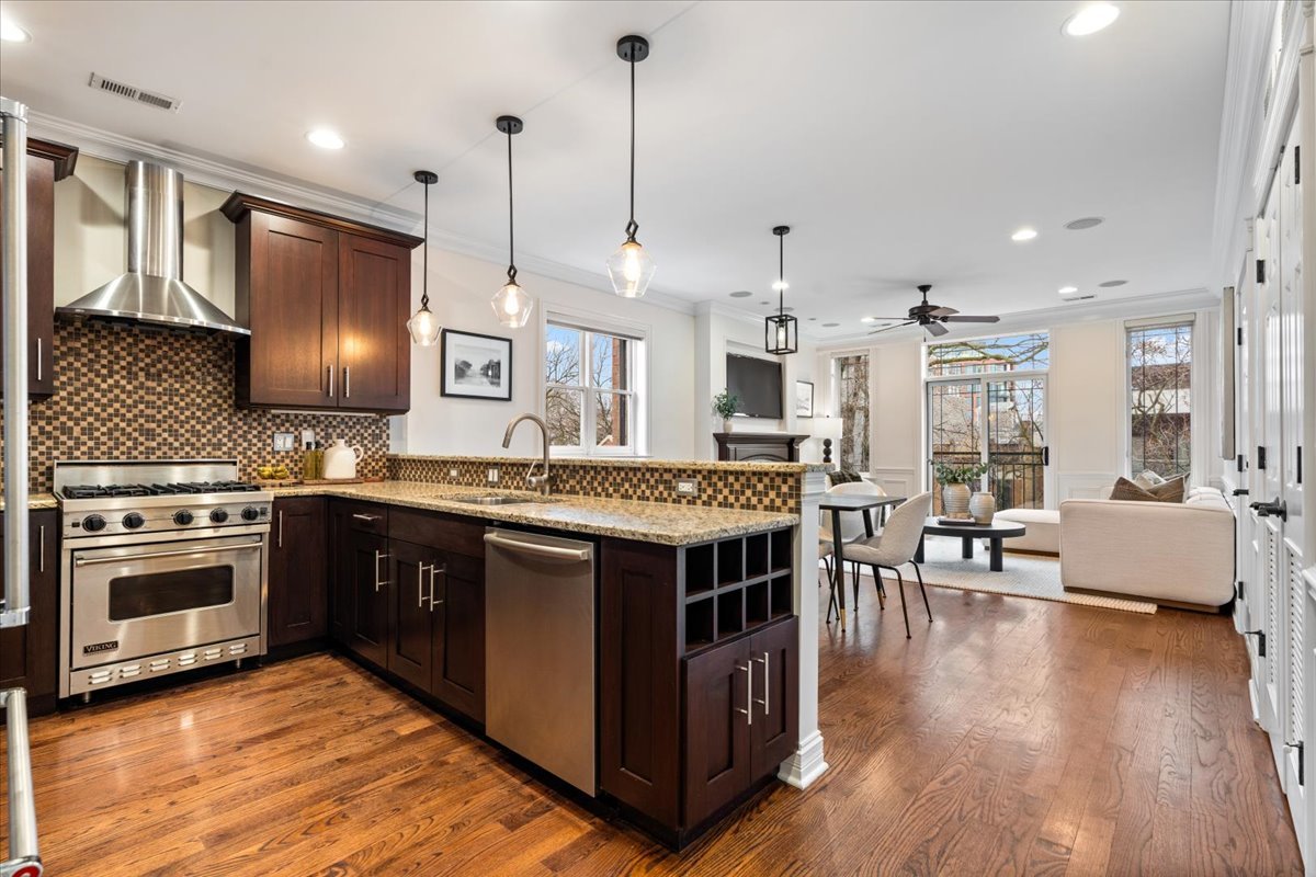 929 W Montana Street Unit: 4W