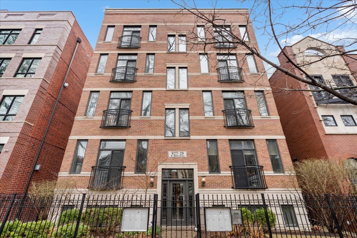 929 W Montana Street Unit: 4W