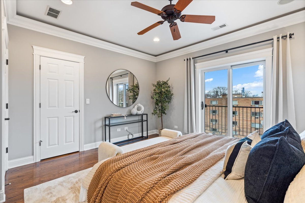 929 W Montana Street Unit: 4W