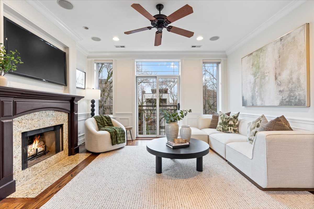 929 W Montana Street Unit: 4W