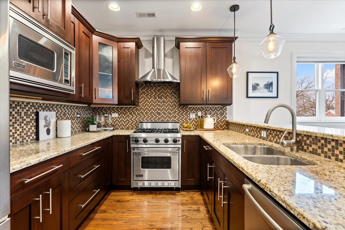 929 W Montana Street Unit: 4W