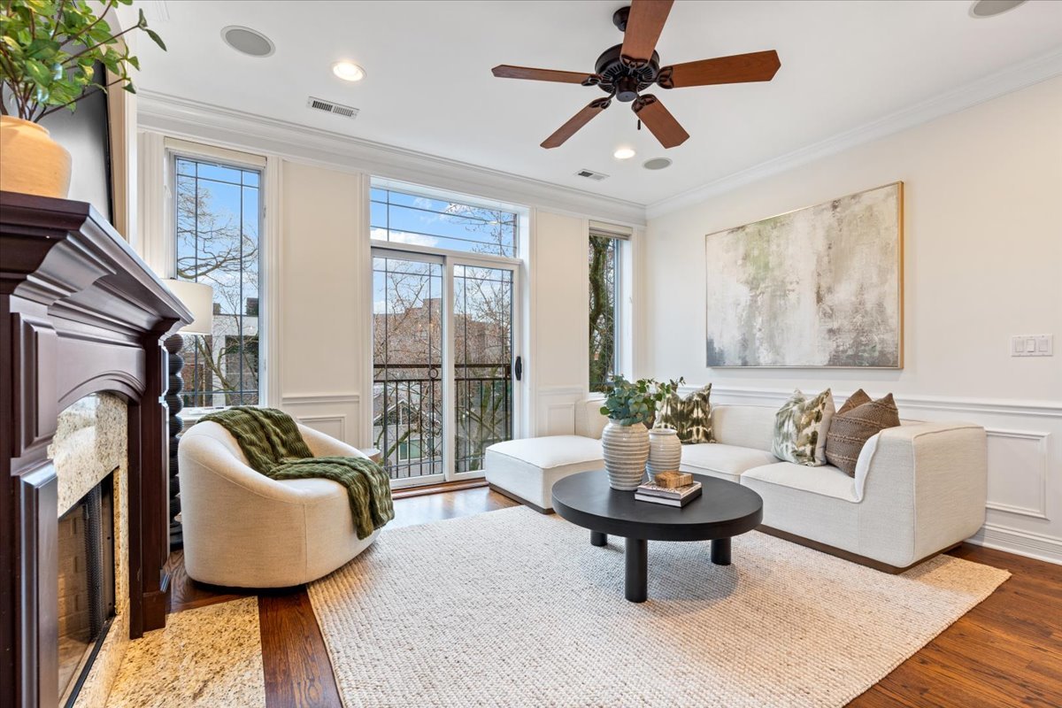 929 W Montana Street Unit: 4W