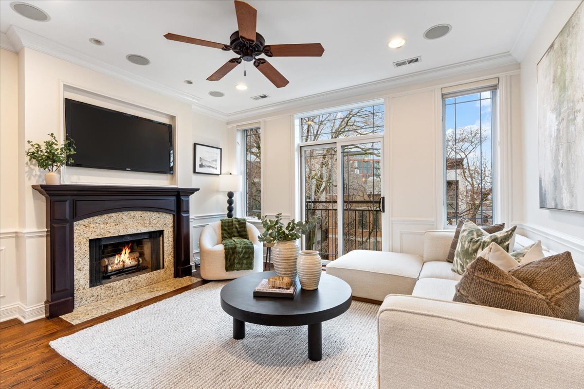 929 W Montana Street Unit: 4W