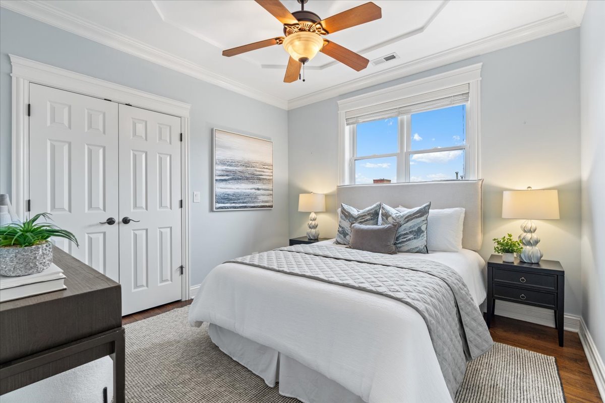 929 W Montana Street Unit: 4W